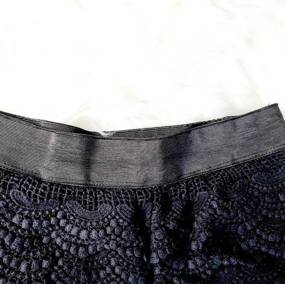 Shorts - Picture 3 of 4